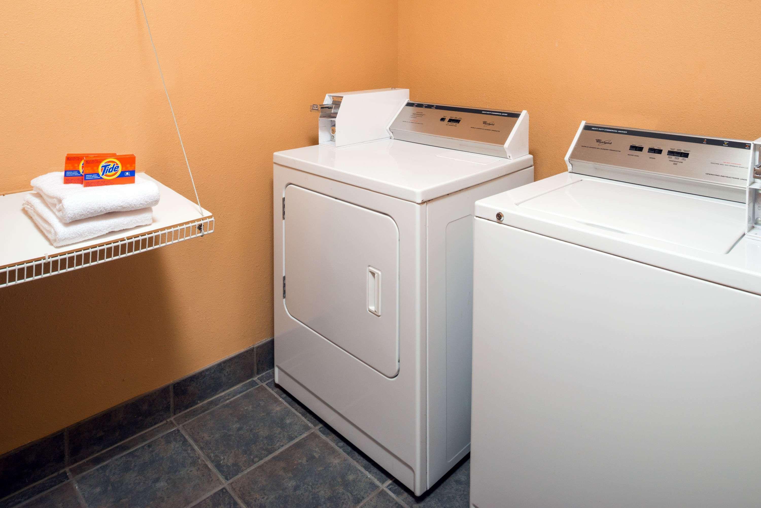 Days Inn & Suites By Wyndham Spokane Airport Airway Heights Eksteriør billede