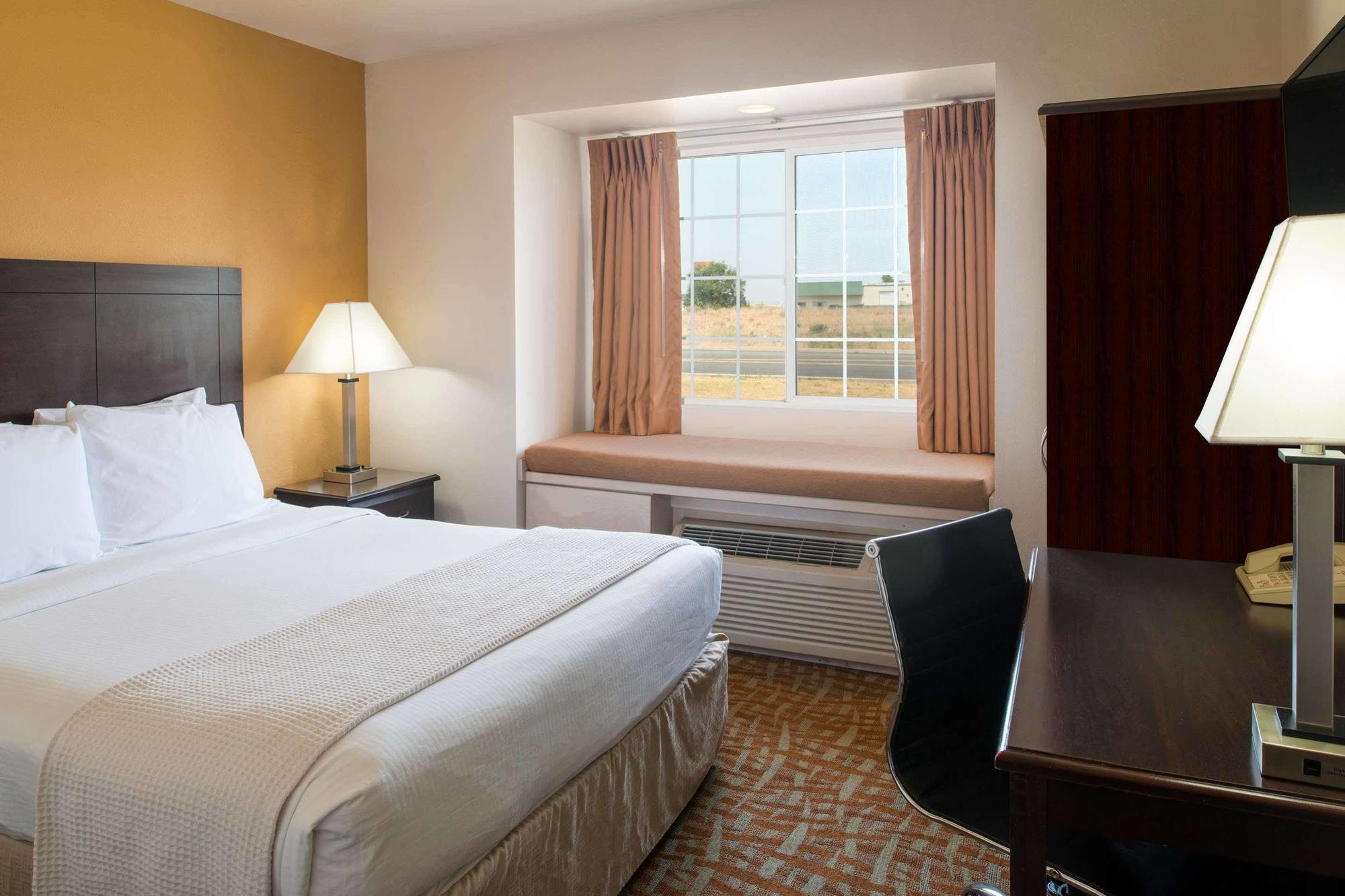 Days Inn & Suites By Wyndham Spokane Airport Airway Heights Eksteriør billede